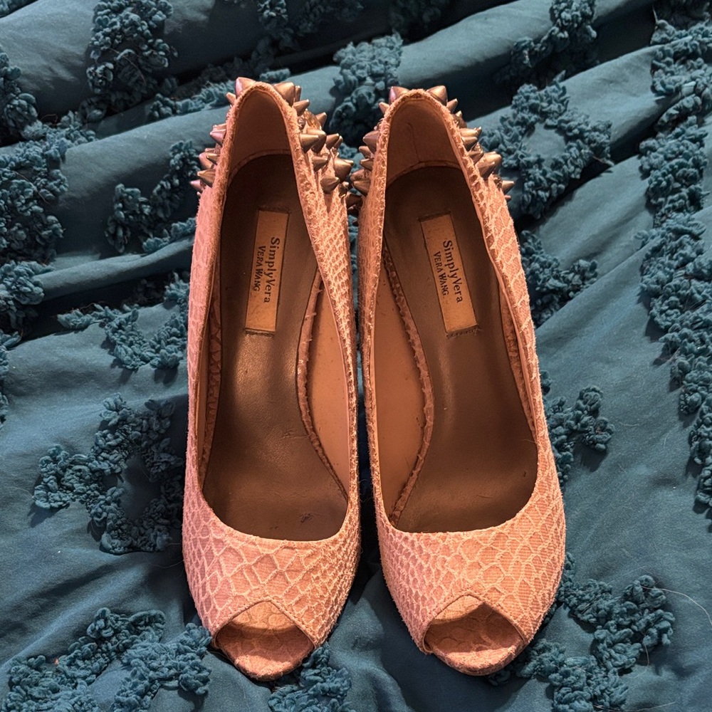 Simply Vera Vera Wang Grey/Pink Textured Peep-Toe Heels